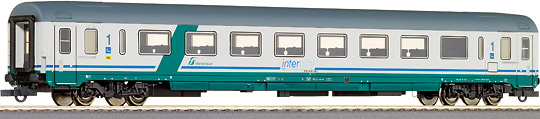 IC Passenger car 1st class<br /><a href='images/pictures/Roco/45638.jpg' target='_blank'>Full size image</a>